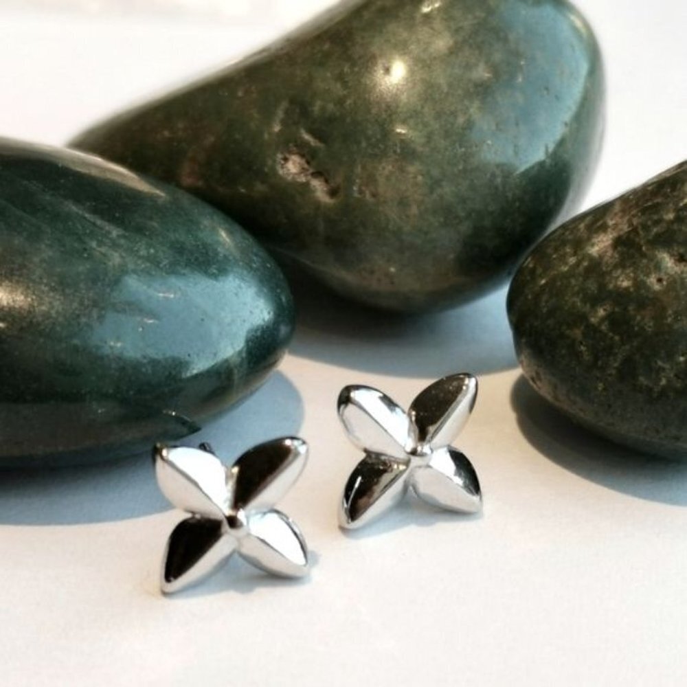 NEW  sterling silver small stud earrings